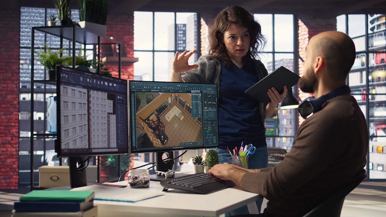 Professionisti impegnati nella modellazione BIM con software Autodesk